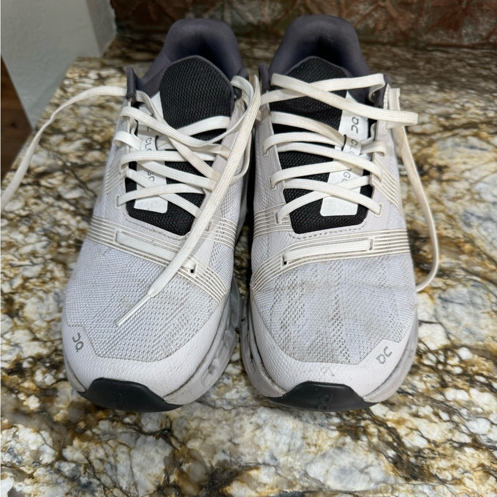 ON Running shoes 7.5 cloud go